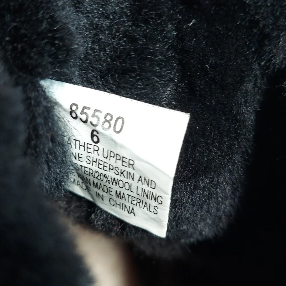 MINNETONKA  Black Leather Sheepskin Lambswool Lined Ankle Boots Size 6 - Picture 7 of 7